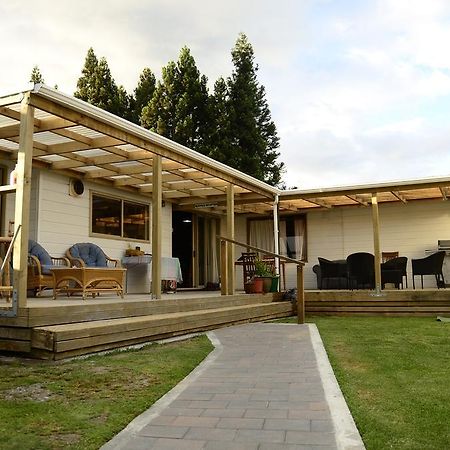 Tony'S Lodge Turangi Bagian luar foto