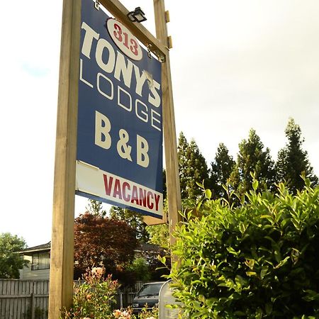 Tony'S Lodge Turangi Bagian luar foto