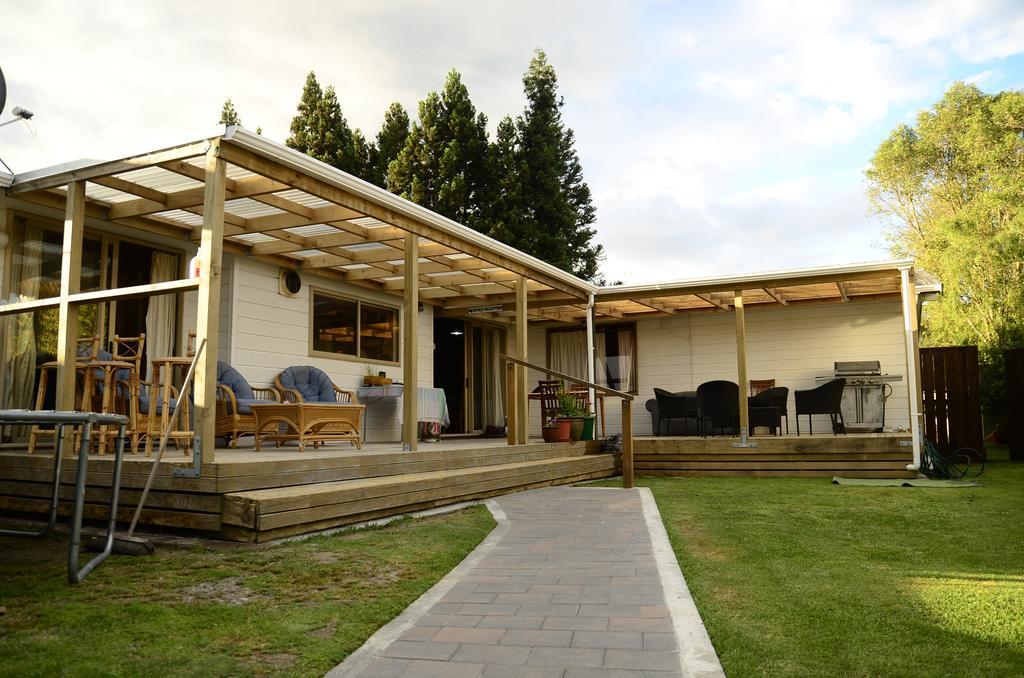Tony'S Lodge Turangi Bagian luar foto