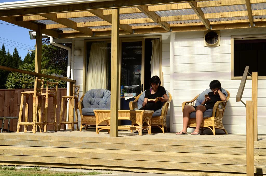 Tony'S Lodge Turangi Bagian luar foto