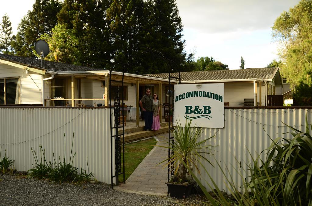 Tony'S Lodge Turangi Bagian luar foto