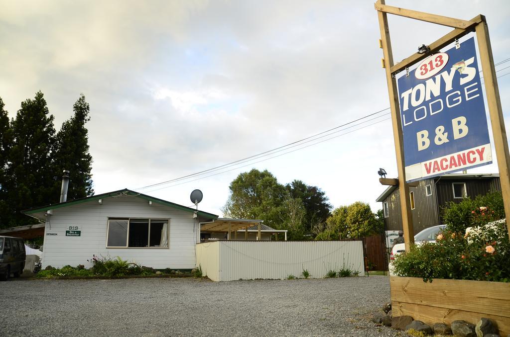 Tony'S Lodge Turangi Bagian luar foto